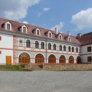 Hôtel Zamek Liboun à Louňovice pod Blaníkem Exterior photo