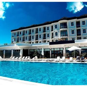Westport Istanbul Resort & Spa Hotel Silivri Exterior photo