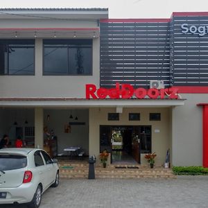 Hôtel Reddoorz Near Kampus Ump Purwokerto 2 à Sumbang Exterior photo