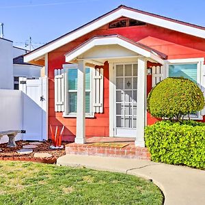 Colorful Long Beach Bungalow With Patio And Grill Exterior photo