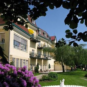 Hôtel Kurhaus Dr. Petershofer à Wolfsegg am Hausruck Exterior photo
