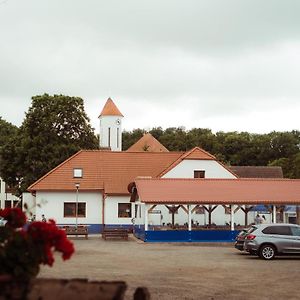Hôtel Cechuv Dvur à Louka  Exterior photo