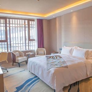 Hojo Lakeview Hotel Kunming Room photo