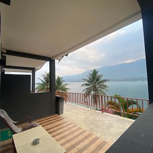 Vandu's View Guest house&Restaurant Tuk Tuk Exterior photo
