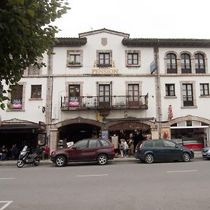 Pension Plaza Del Ayuntamiento Onís Exterior photo