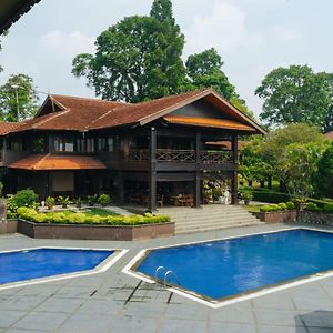 Hôtel Reddoorz Premium @ Lido Sukabumi à Bogor Exterior photo