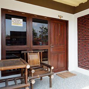 Hôtel Reddoorz @ Kampoeng Etnik Kebumen 2 Exterior photo