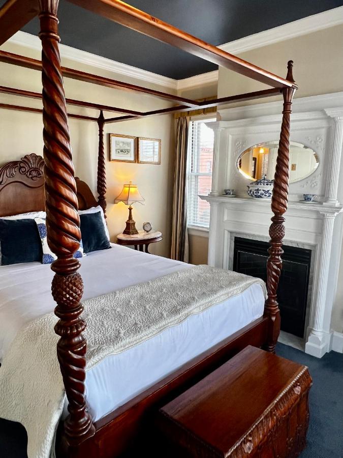 Almondy Inn Bed & Breakfast Tour de Tour de Newport Extérieur photo