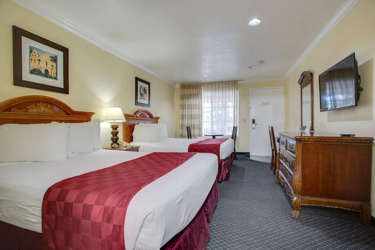 Best Inn & Suites Anaheim Extérieur photo
