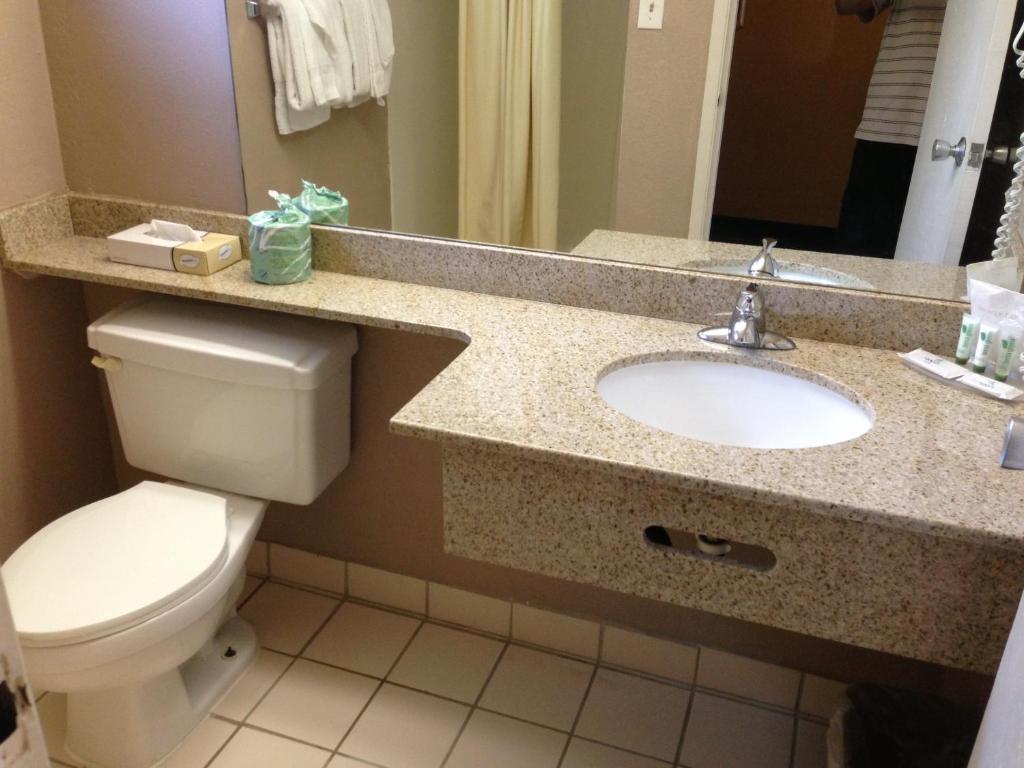 University Inn And Suites Tallahassee Extérieur photo