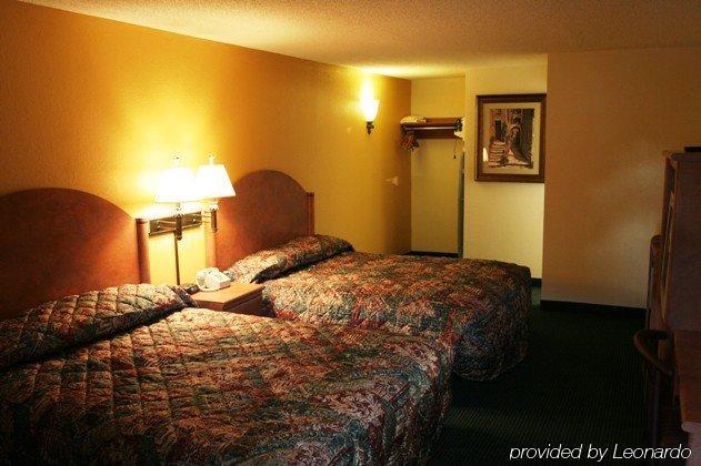 University Inn And Suites Tallahassee Chambre photo