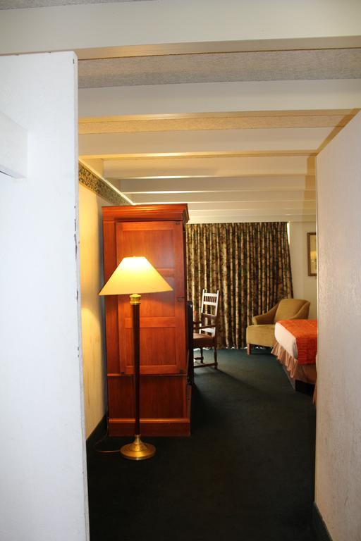 Rodeway Inn & Suites Rockford Extérieur photo
