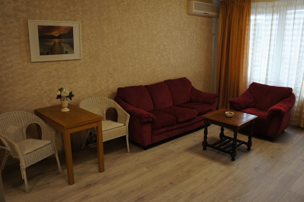 Agentia H Accommodation Bucarest Extérieur photo