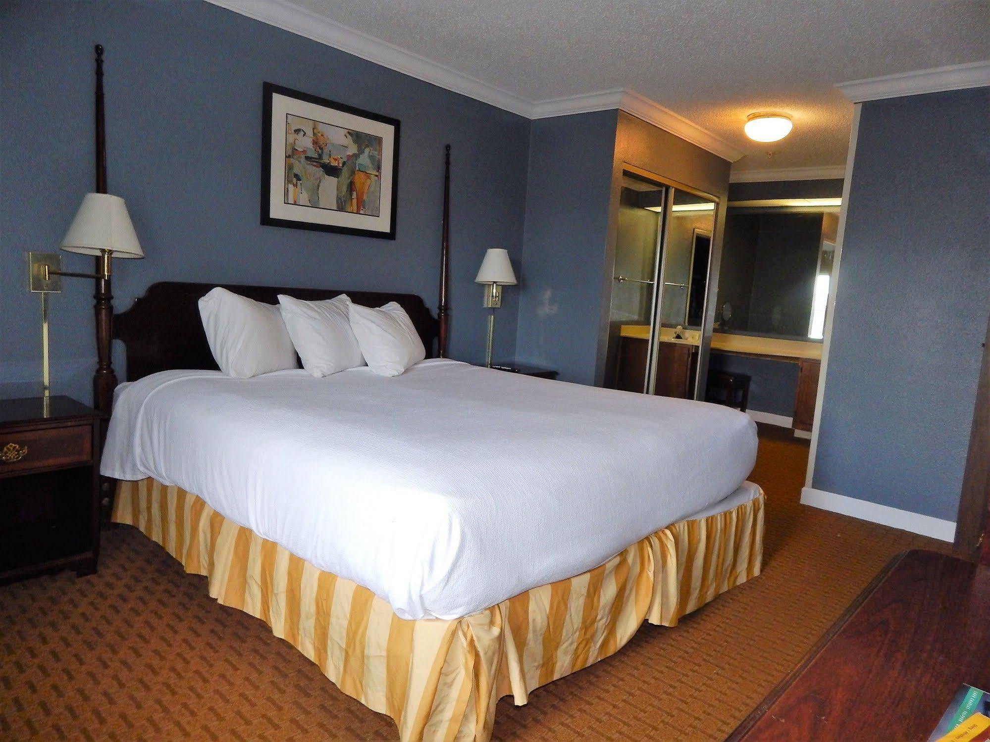 Richmond Suites Hotel Lac Charles Extérieur photo