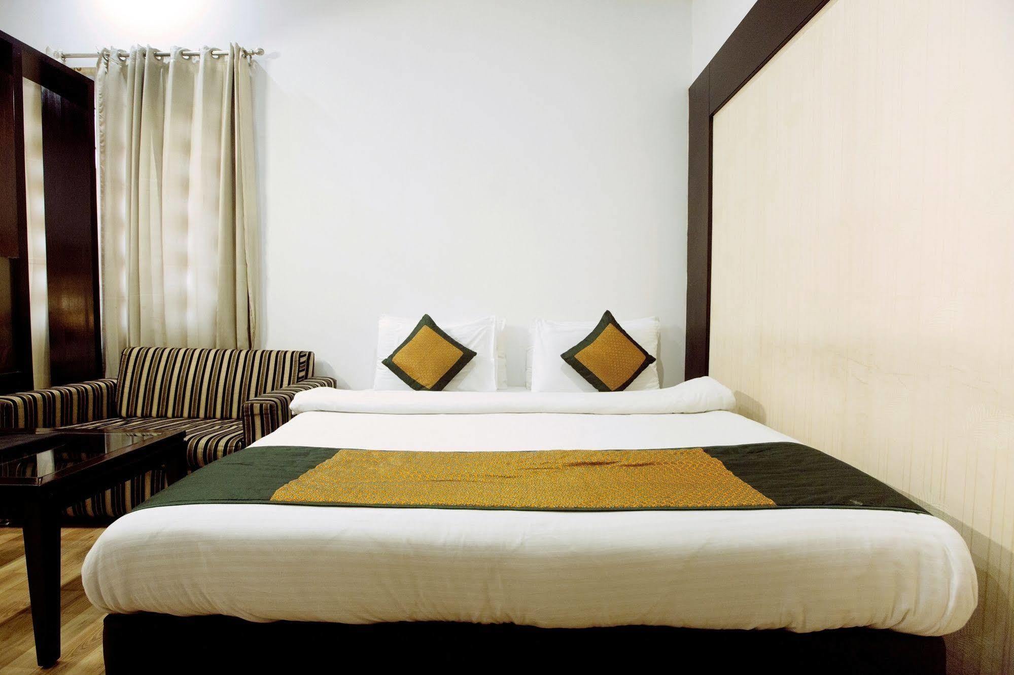 Hotel Krishna - By Rcg Hotels New Delhi Extérieur photo