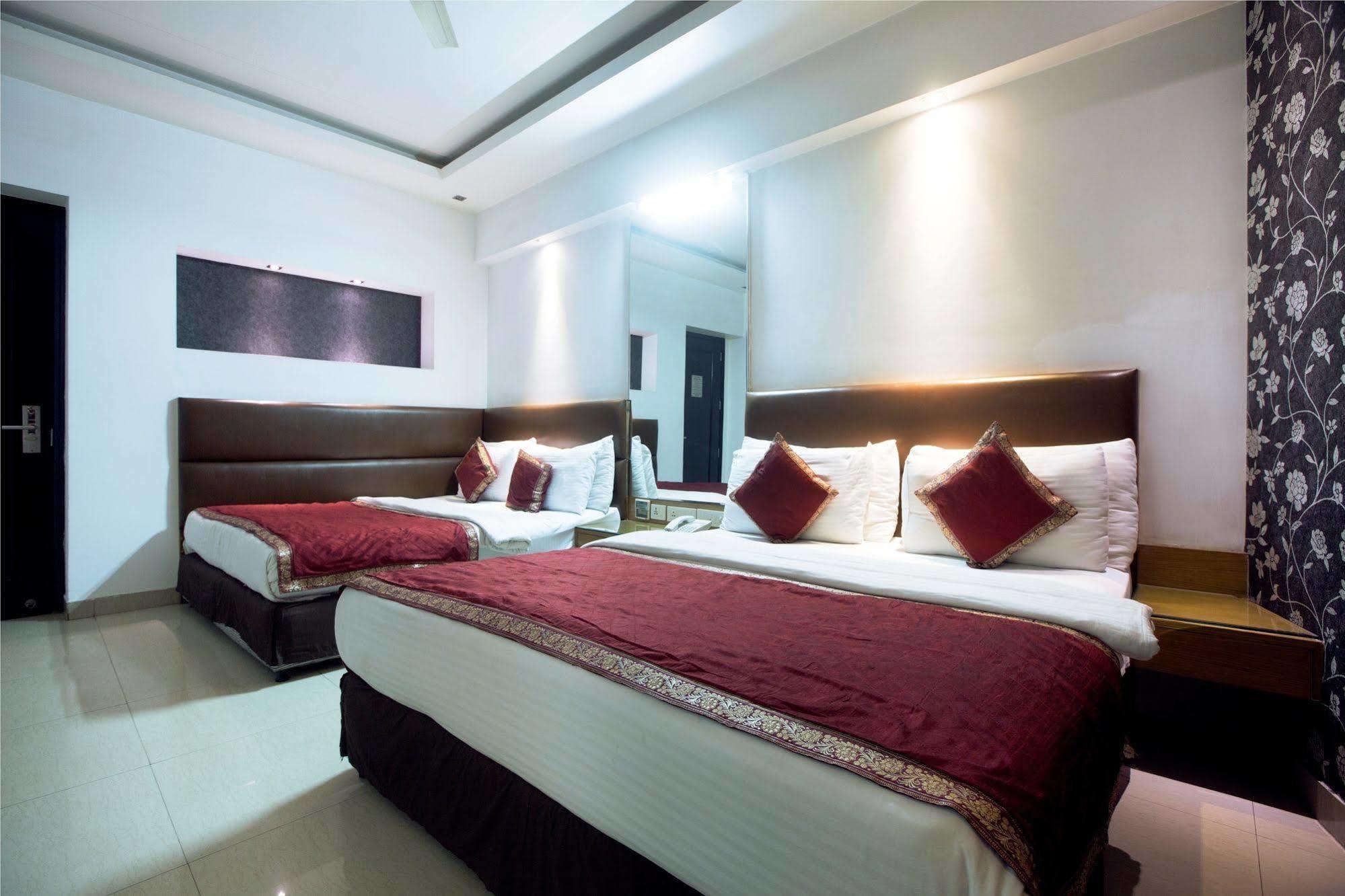 Hotel Krishna - By Rcg Hotels New Delhi Extérieur photo