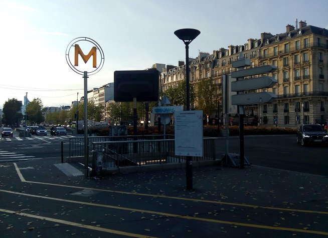 Porte Maillot Metro photo
