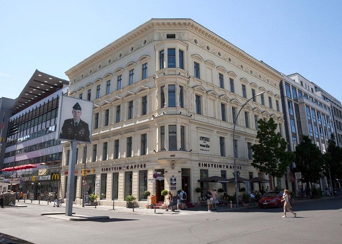 Checkpoint Charlie photo