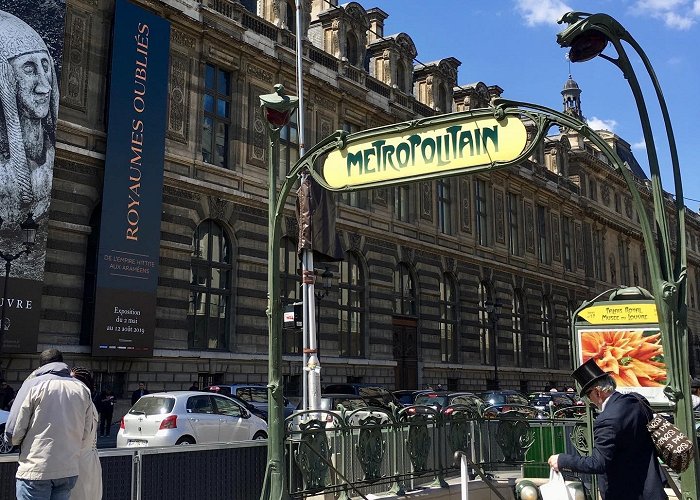 Palais Royal – Musée du Louvre Metro Station photo