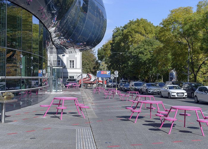 Kunsthaus Graz Forecourt of Kunsthaus Graz by Topotek 1 | Public squares photo