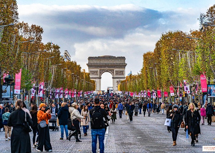 Champs Elysses Pedestrian Champs-Elysées: car-free day on the famous avenue on ... photo