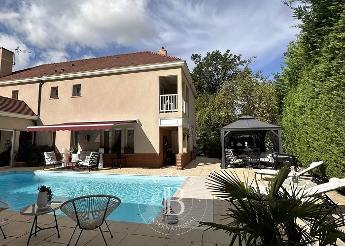 Etiolles Golf Course House for sale 4 Bedrooms 3046 sq ft Étiolles - € 1,350,000 photo