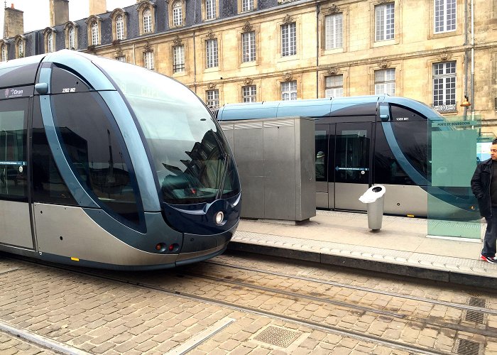 Porte de Bourgogne Tram Stop Bordeaux Tramway | Carros photo