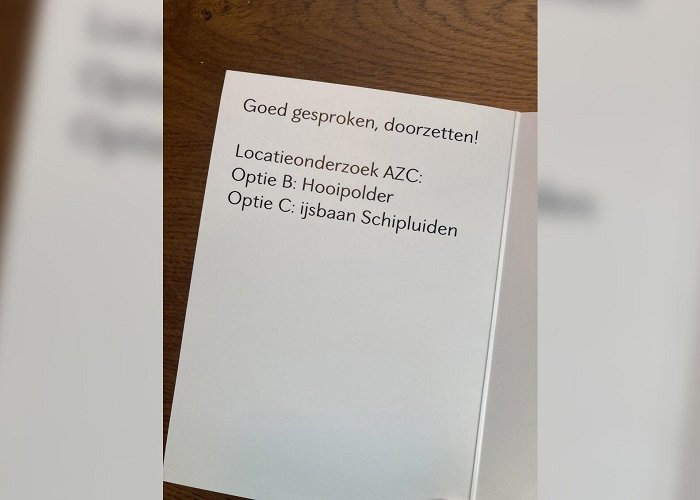 IJsbaan Anoniem kaartje met alternatieve locaties AZC zorgt voor nog meer ... photo