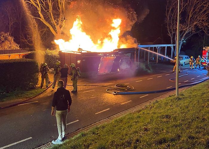 Maasdijk Schuur in vlammen opgegaan aan de Maasdijk in 's-Gravenzande | Al ... photo