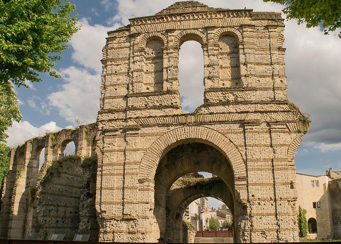 Gallien Palace Amphitheatres of the Roman World - Archaeology Travel photo