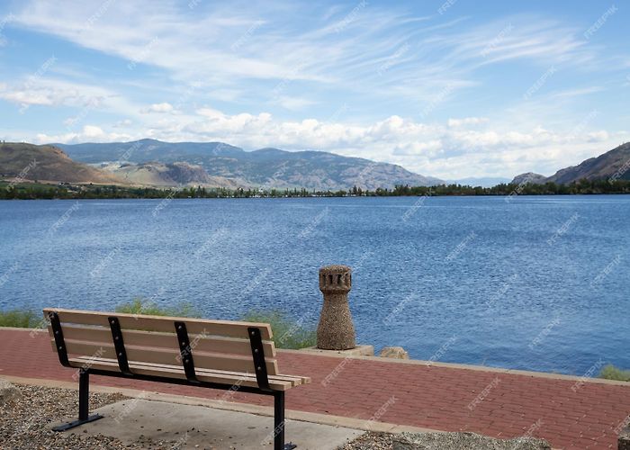 Haynes Point Provincial Park Premium Photo | View at a lake during a vibrant summer day photo