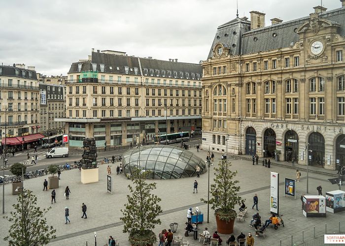 Art Ludique L'Avenue de Noël, festive pop-ups in Paris Saint Lazare: Santa ... photo