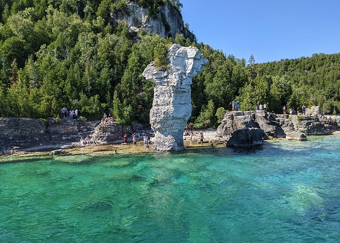 Flowerpot Island Lighthouse Flowerpot Island, Tobermory, Canada (Pixel 4a, Unedited) : r ... photo