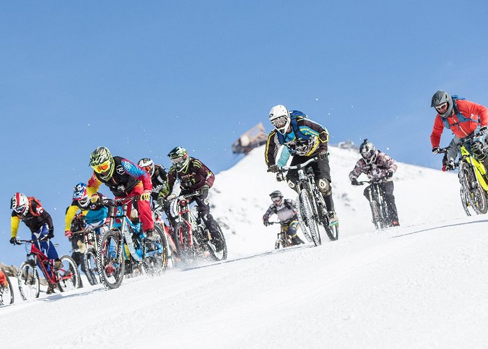 Télévillage Ski Lift Test Your MTB Skills in the Alpe d'Huez 'Sarenne Snowbike' 2022 ... photo