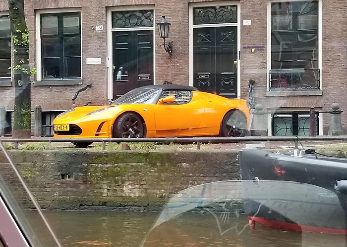 Tesla Amsterdam Original Tesla Roadster in Amsterdam : r/Autos photo