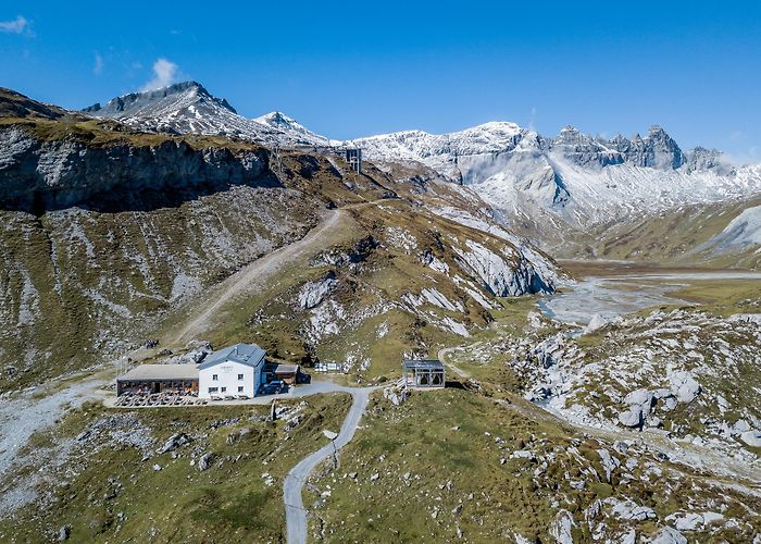 Grauberg Unterer Segnesboden: Nagens - Segneshütte - Alp Nagens ... photo