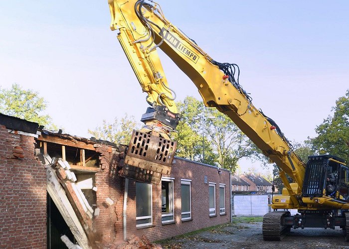 Sportcentrum De Bongerd Wethouder start sloop buitenmuur voor nieuwe sporthal ... photo