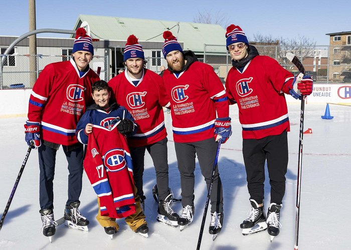 Universite du Quebec-Montreal Habs surprise kids at a BLEU BLANC BOUGE rink | Montréal Canadiens photo