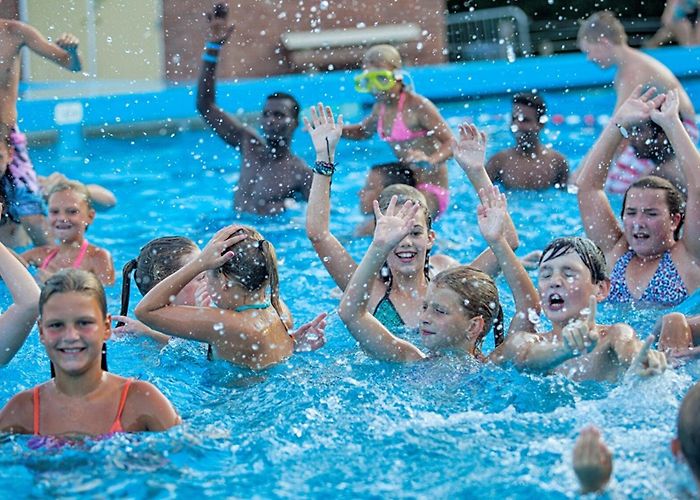 Sportcentrum De Banakker Recreatief zwemmen voor kinderen in gemeentelijke zwembaden weer ... photo