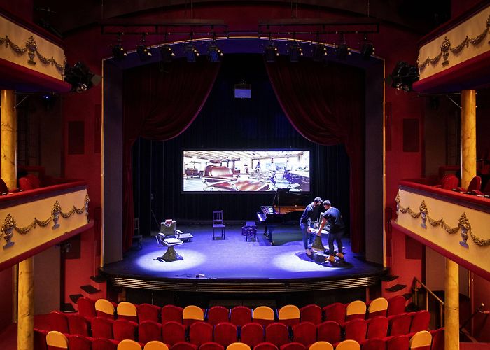 De Kleine Komedie Knippen of sporten in het theater: zalen gaan uit protest open photo