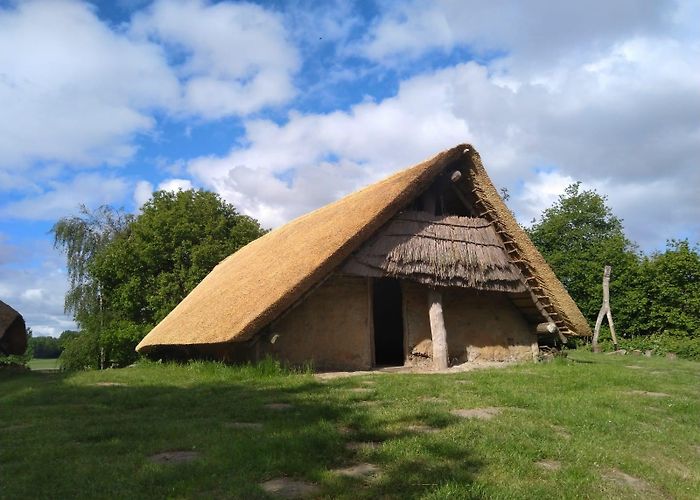 Swifterkamp Slapen in een Prehistorisch huis - OrigineelOvernachten photo