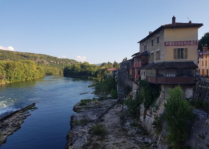 Neuville-sur-Ain photo