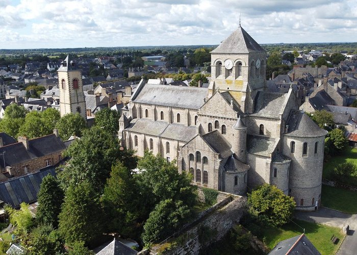 Saint-Aubin-du-Cormier photo