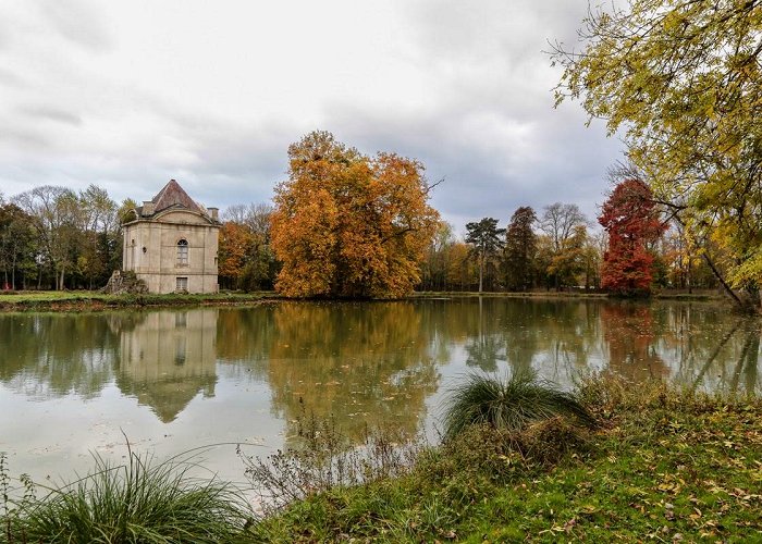 Ancy-le-Franc photo