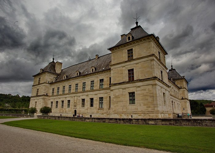 Ancy-le-Franc photo