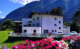 Hotel Landhaus Ambachhof à Oetz Exterior photo