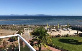 Hotel Buena Vista By The Sea à Qualicum Beach Exterior photo