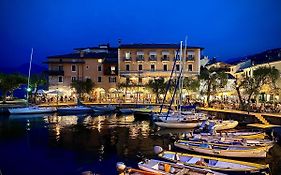 Albergo Gardesana Torri Del Benaco Exterior photo