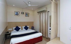 Hotel Malik Residency Kanpur Exterior photo