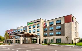 Holiday Inn Express & Suites - Milwaukee West Allis, An Ihg Hotel Exterior photo